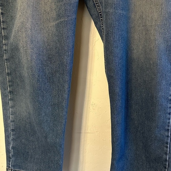 Levi’s 550 Classic Relaxed Fit Medium Wash Blue Jeans Sz W 44 L 30 - Picture 5 of 13